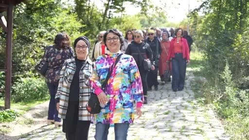 Düzce’de kadınlar Sarıkaya Mağarası’nı ziyaret ederek doğal güzellikleri keşfediyor