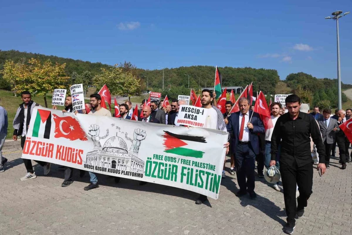 Düzce Üniversitesi öğrenci toplulukları, Filistin’de yaşanan şiddete dikkat çekmek ve farkındalık oluşturmak amacıyla de