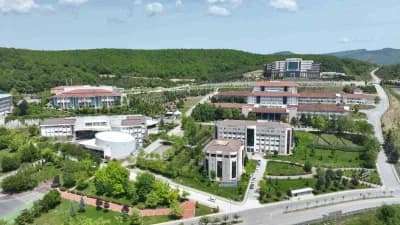 Düzce Üniversitesi kampüsünde iklim değişikliği ve sürdürülebilirlik projeleri üzerine çalışma yapan araştırmacılar