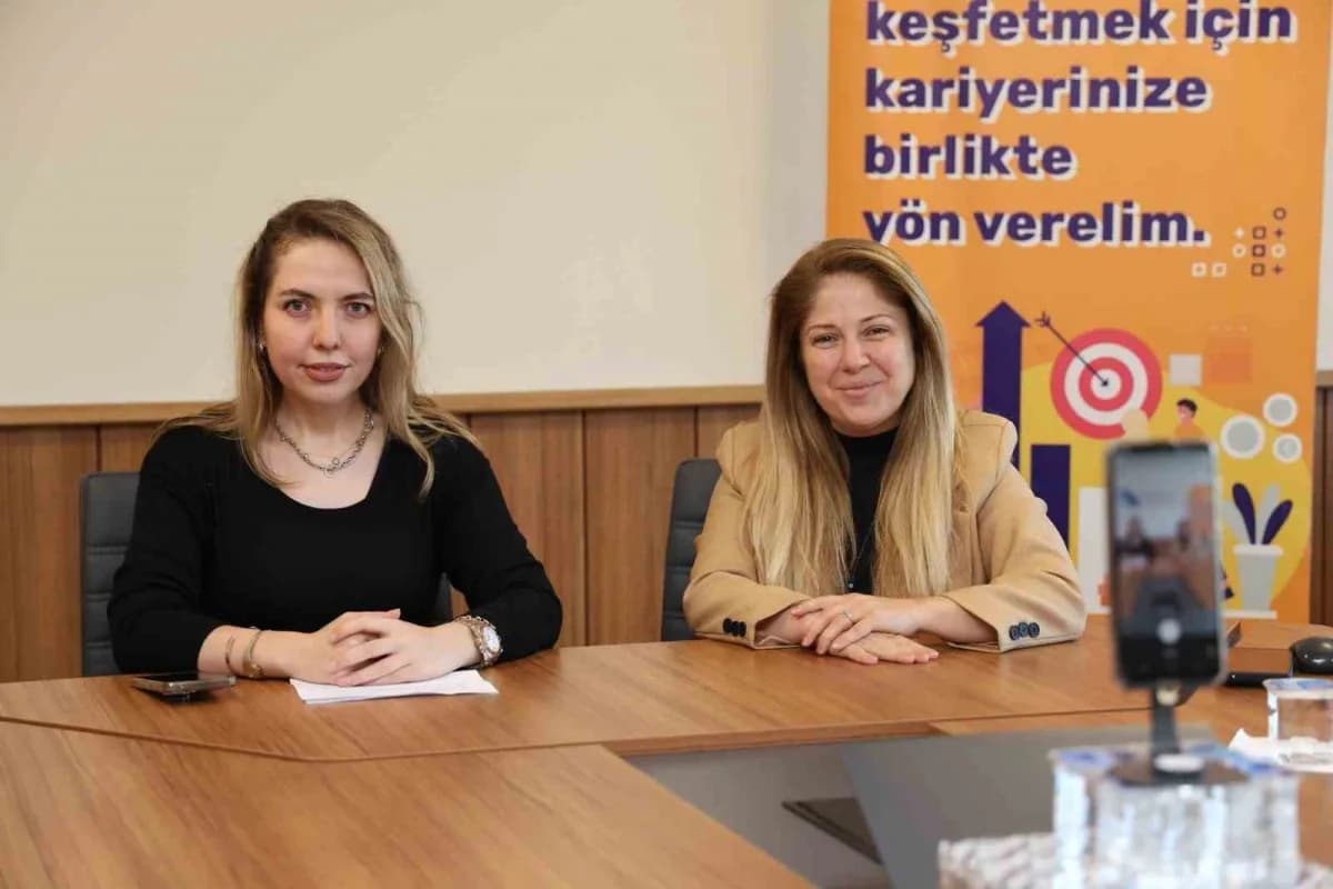 Düzce Üniversitesi Kariyer Merkezi tarafından düzenlenen kariyer planlama ve staj fırsatları sosyal medya yayını