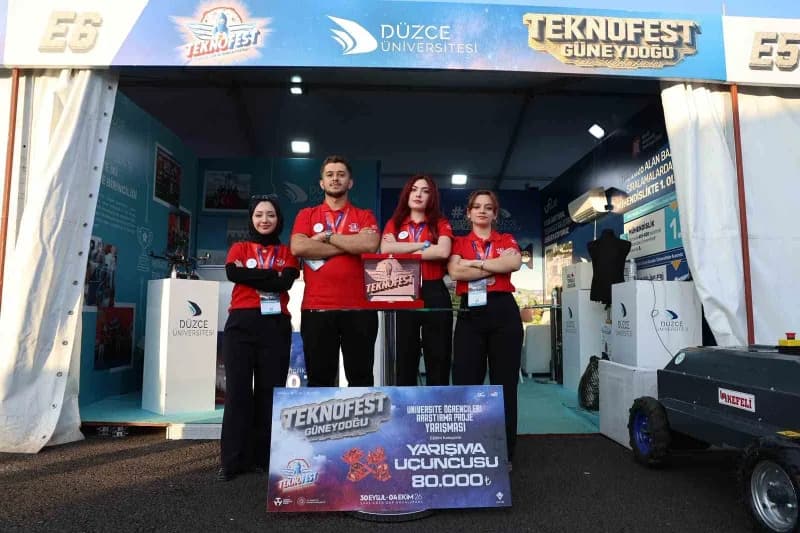 Düzce Üniversitesi, 14 finalist takımıyla yarışmalarda büyük başarı göstererek 5 alanda 5 ödülle Teknofest Güneydoğu’ya