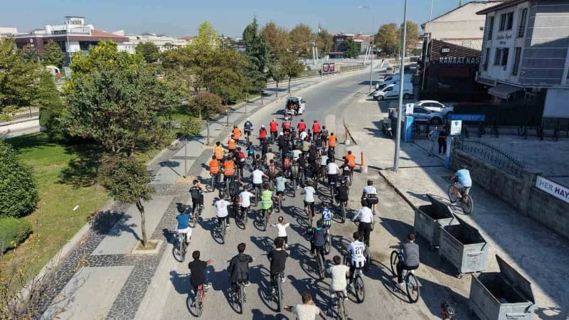 Düzce Belediyesi her yaştan vatandaşın Spor ve hareketi yaşam tarzı olarak benimsemesi için birbirinden özgün etkinlikle