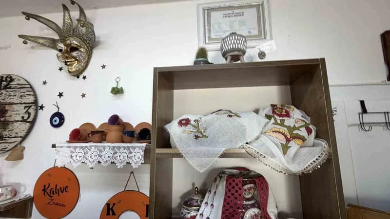 Düzce Tarihi Mahalle Pazarı'nda butik kafe işleten Gülsüm Nursen Şengün, Halk Eğitim Merkezi'nde aldığı kursla keşfettiğ