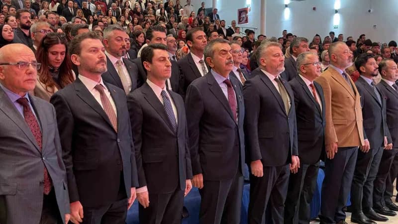 Bakan Tekin, Milli Eğitim Bakanlığı Şura Salonu'nda düzenlenen Yeni Eğitim Bilişim Ağı'nın (EBA) tan