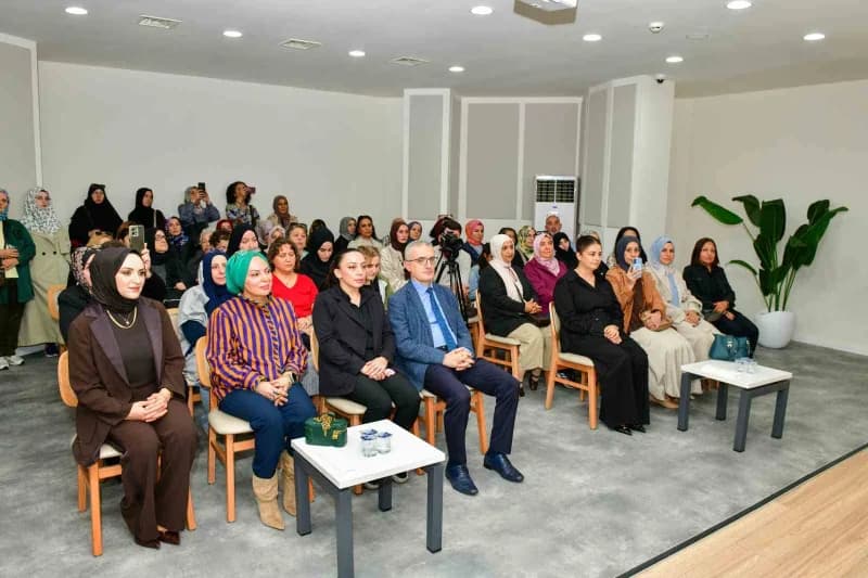 Esenyurt Belediyesi tarafından Esenyurt Sanat Merkezi’nde düzenlenen "Eslâfın İzinde Ebru Sergisi"nin açılışı ve söyleşi