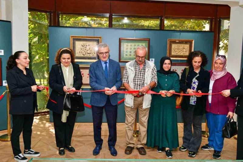 Esenyurt Belediyesi tarafından Esenyurt Sanat Merkezi’nde düzenlenen "Eslâfın İzinde Ebru Sergisi"nin açılışı ve söyleşi