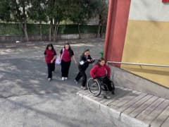 Ecrin engelini arkadaşlarıyla aşıyor