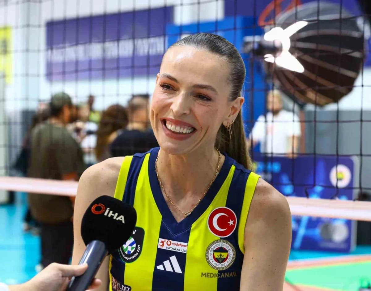 Eda Erdem, Fenerbahçe Medicana Kadın Voleybol Takımı kaptanı olarak takım antrenmanında