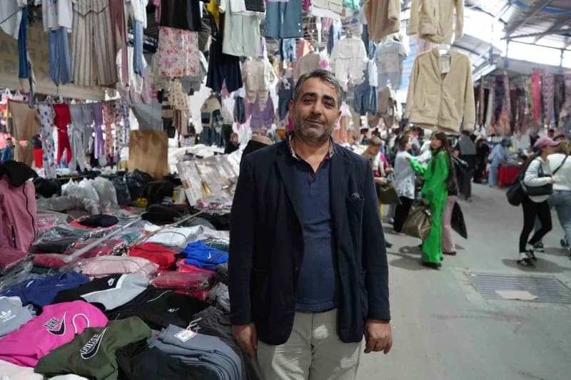 Pazarcı esnafı Mehmet Yıldırım, Bulgaristan’dan gelen vatandaşların birçok ürüne ilgi gösterdiğini ifade ederek, "Bulgar