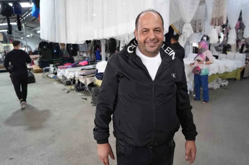 Pazar esnafı Selami Akmeşe, son haftalarda işlerin hareketlendiğini belirterek, Bulgaristan’dan gelen müşterilerin yenid