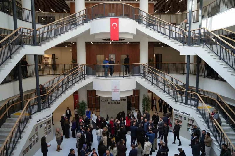 Edirne’de 160 bin kitap kapasiteli yeni İl Halk Kütüphanesi hizmete açıldı