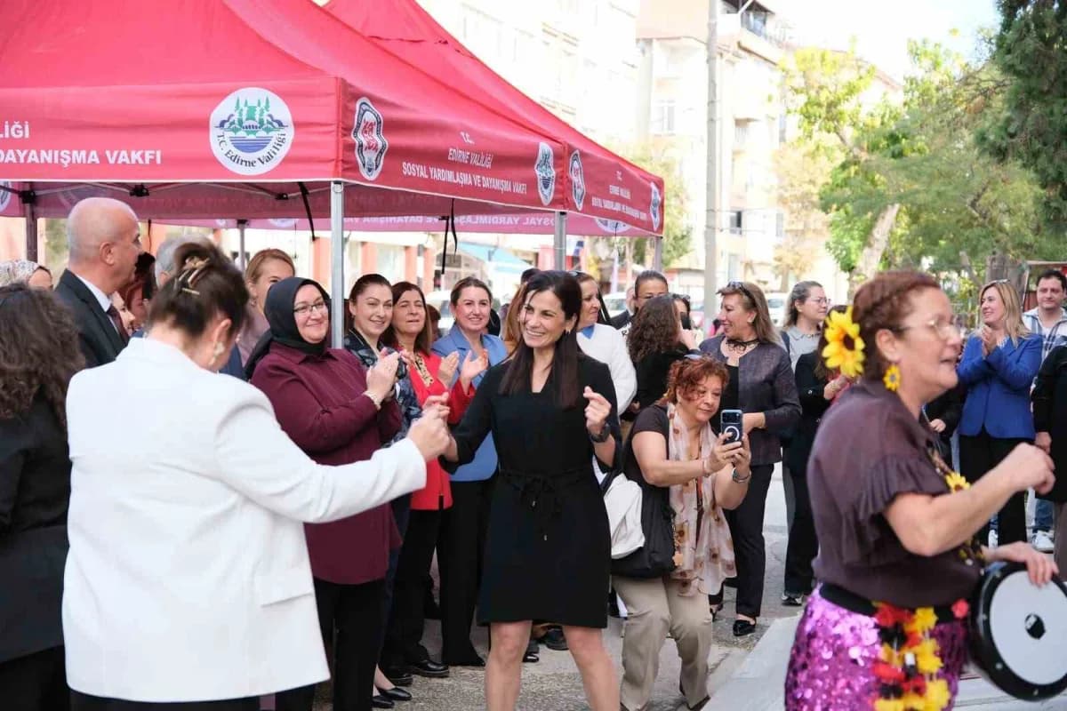 Edirne Sosyal Dayanışma Merkezi’nde (SODAM), “Bir Kadın, Bin Umut” temasıyla yeni eğitim döneminin açılışı gerçekleştiri