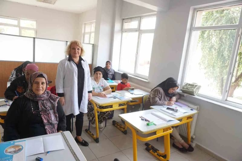 Edirne Sosyal Dayanışma Merkezi’nde (SODAM), “Bir Kadın, Bin Umut” temasıyla yeni eğitim döneminin açılışı gerçekleştiri
