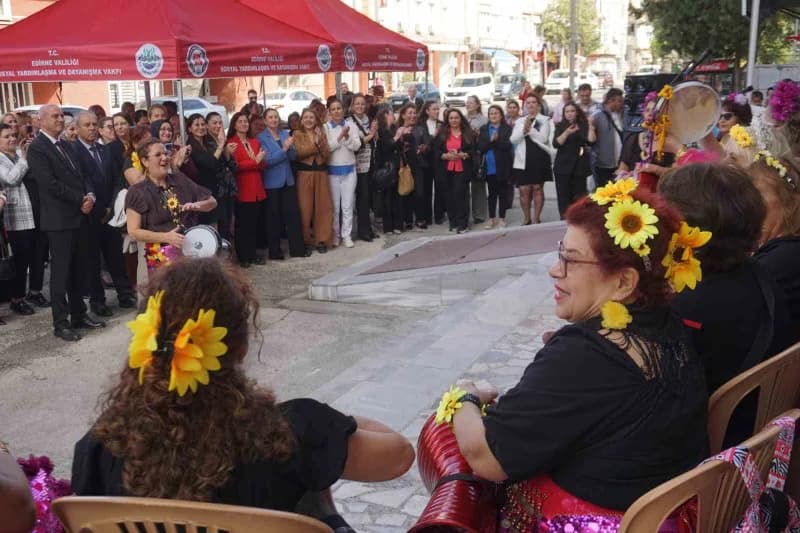Edirne Sosyal Dayanışma Merkezi’nde (SODAM), “Bir Kadın, Bin Umut” temasıyla yeni eğitim döneminin açılışı gerçekleştiri