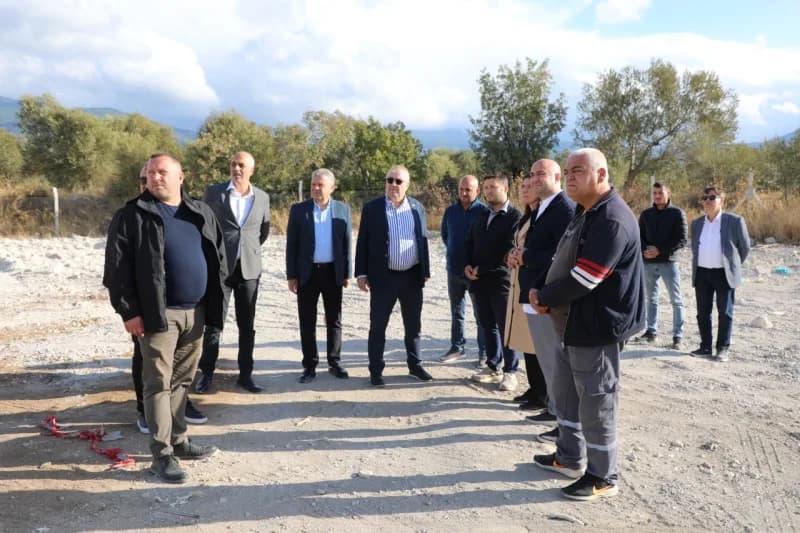 Edremit Belediyesi, Zeytinli Mahallesi’nde şehir içinde kalan mevcut Belediye şantiyesini Akçay Mahallesi Dallas Mevkii’