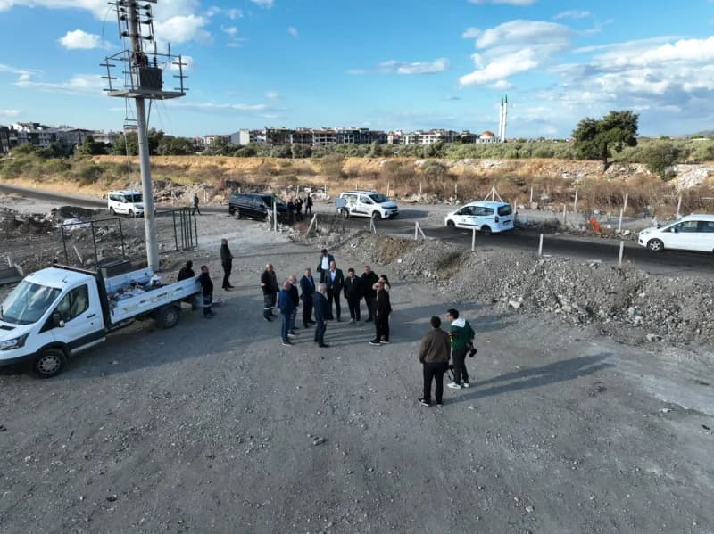 Edremit Belediyesi, Zeytinli Mahallesi’nde şehir içinde kalan mevcut Belediye şantiyesini Akçay Mahallesi Dallas Mevkii’