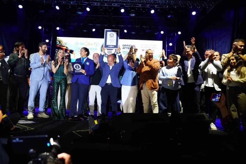 Balıkesir’in Edremit ilçesinde düzenlenen 3. Edremit Zeytinyağı Tadım Festivali (Festolive) kapsamında tarihi bir başarı