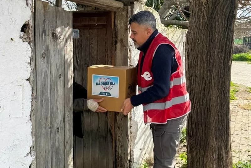 Efeler Belediyesi, eğitimden gıdaya, giyimden Evde Bakım hizmetlerine kadar farklı alanlarda hayata geçirdiği Sosyal Des