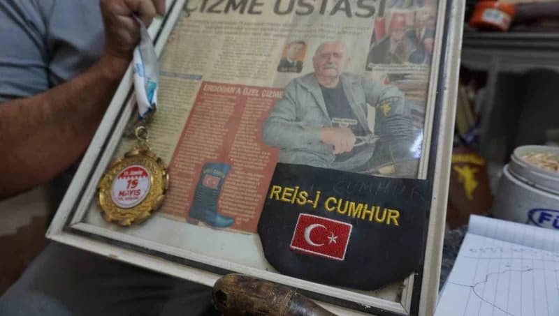 Öter, ürettiği özel çizmelerden birinin Cumhurbaşkanlığı Müzesi'nde yer almasının gururunu taşıyor.