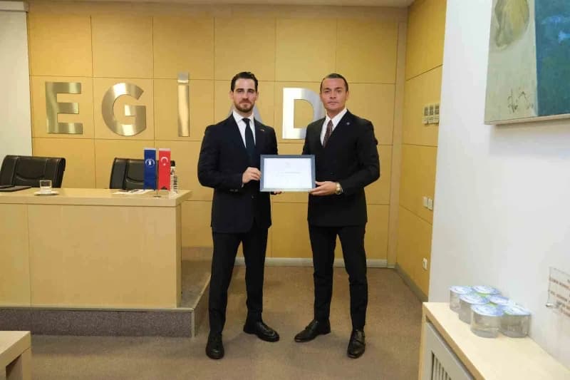 İzmir’de Ege Genç İş İnsanları Derneği (EGİAD) tarafından ‘İş Dünyasından Diplomasiye: EGİAD Üyesi Fahri Konsoloslarla B