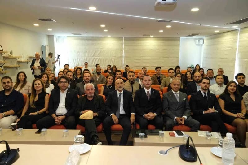 İzmir’de Ege Genç İş İnsanları Derneği (EGİAD) tarafından ‘İş Dünyasından Diplomasiye: EGİAD Üyesi Fahri Konsoloslarla B