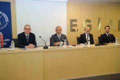 EGİAD tarafından düzenlenen panelde iş dünyası ve fahri konsoloslar bir arada