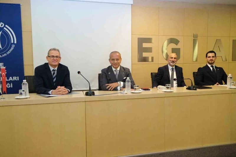 EGİAD tarafından düzenlenen panelde iş dünyası ve fahri konsoloslar bir arada