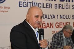 Eğitim-Bir-Sen Antalya 1 No’lu Şube 8. Olağan Genel Kurulu’nda Eyüp Bülent Miran konuşma yapıyor