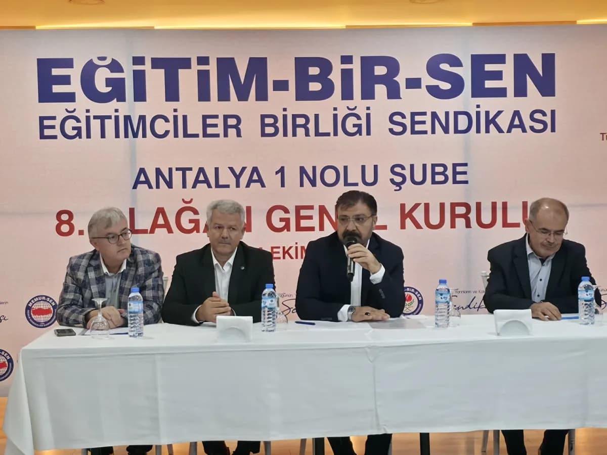 Memur-sen Konfederasyonu'na bağlı Eğitim-bir-sen Antalya 1 No'lu Şubesi'nin 8. Olağan Genel Kurulu,