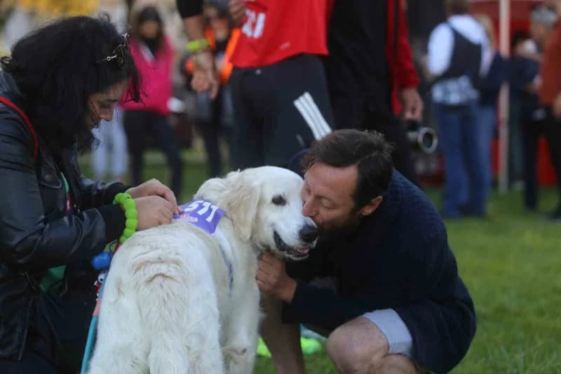 Bursa Hüdavendigar Parkı’nda Eker I Run kapsamında köpekleriyle koşan hayvanseverler