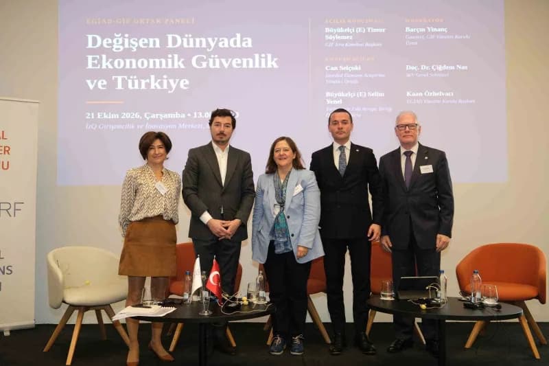 Panelde; Türkiye’nin eski Avrupa Birliği Daimi Temsilcisi Büyükelçi (E) Selim Yenel, İktisadi Kalkın