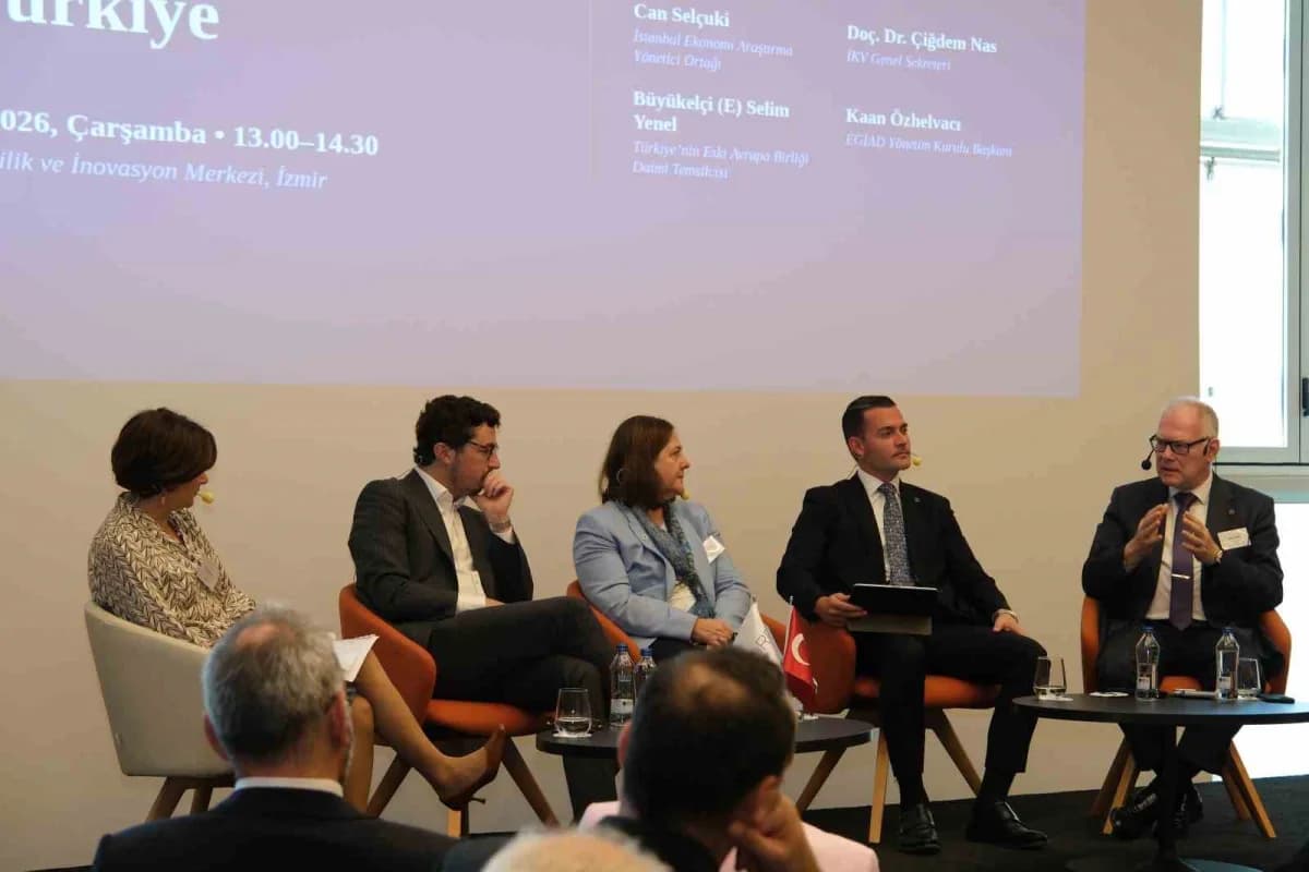 Panelde; Türkiye’nin eski Avrupa Birliği Daimi Temsilcisi Büyükelçi (E) Selim Yenel, İktisadi Kalkın