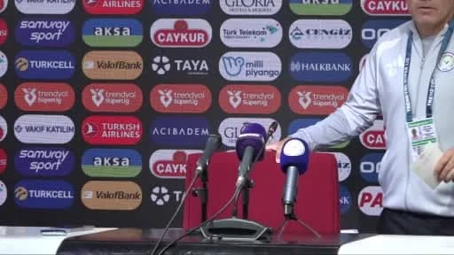 Ekrem Dağ basın toplantısında hakem kararlarını eleştirirken