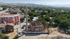 Elazığ’da 300 yıllık tarihi Aksaray Camii’nin harabe haldeki dış görünümü