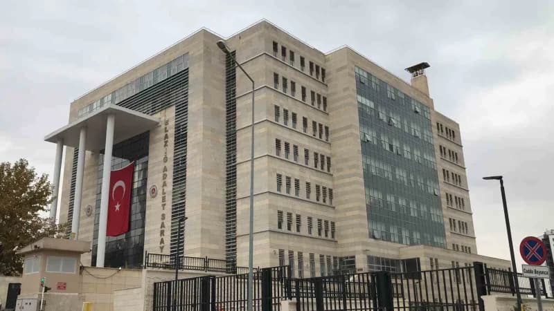 Elazığ Gezin köyünde cinayet davası mahkeme salonunda duruşma görüntüsü
