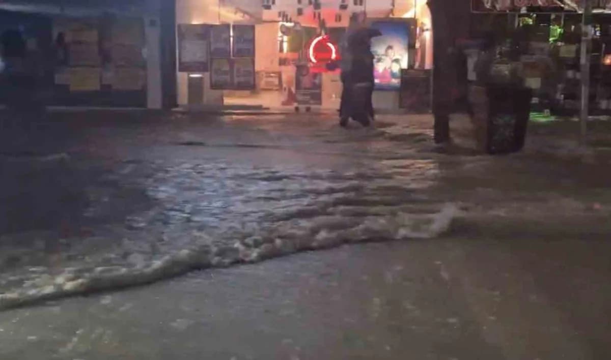 Elazığ’da ekim ayının ilk 13 gününde etkili olan yoğun yağış sonrası oluşan su birikintileri ve yağış manzarası
