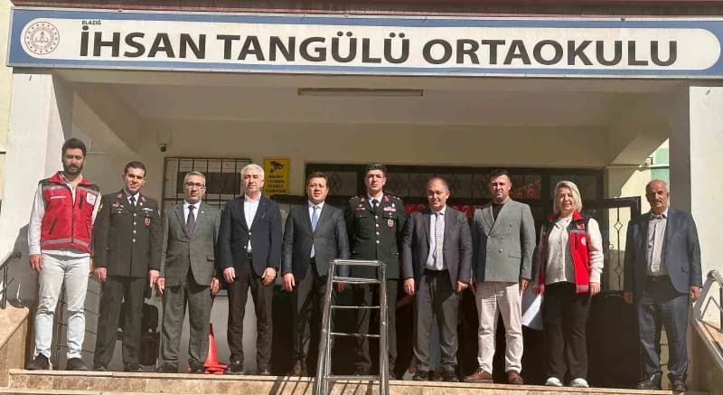 Elazığ’da "Vatan ve Kahramanlık Buluşması" programına katılan gazi Jandarma Üsteğmen Ahmet Erol, Şeh