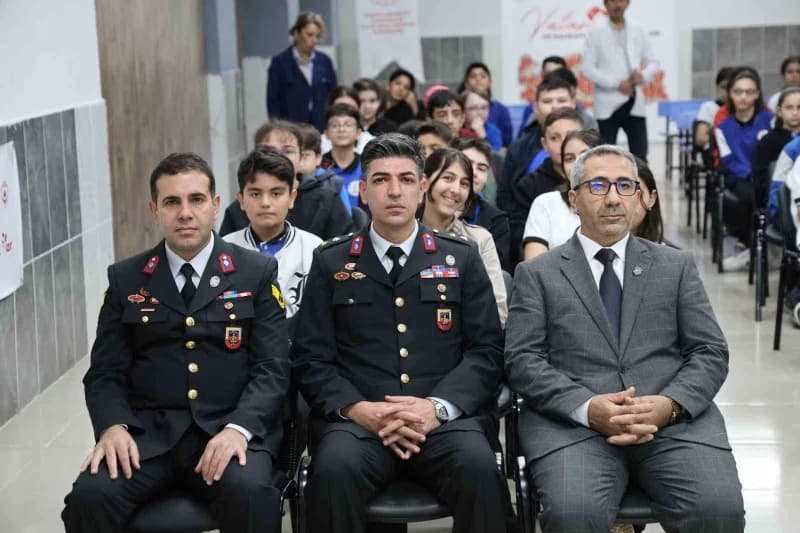 Elazığ’da "Vatan ve Kahramanlık Buluşması" programına katılan gazi Jandarma Üsteğmen Ahmet Erol, Şeh