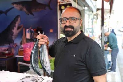 Elazığ’da balık tezgahında kilo ile satılan palamut balıkları