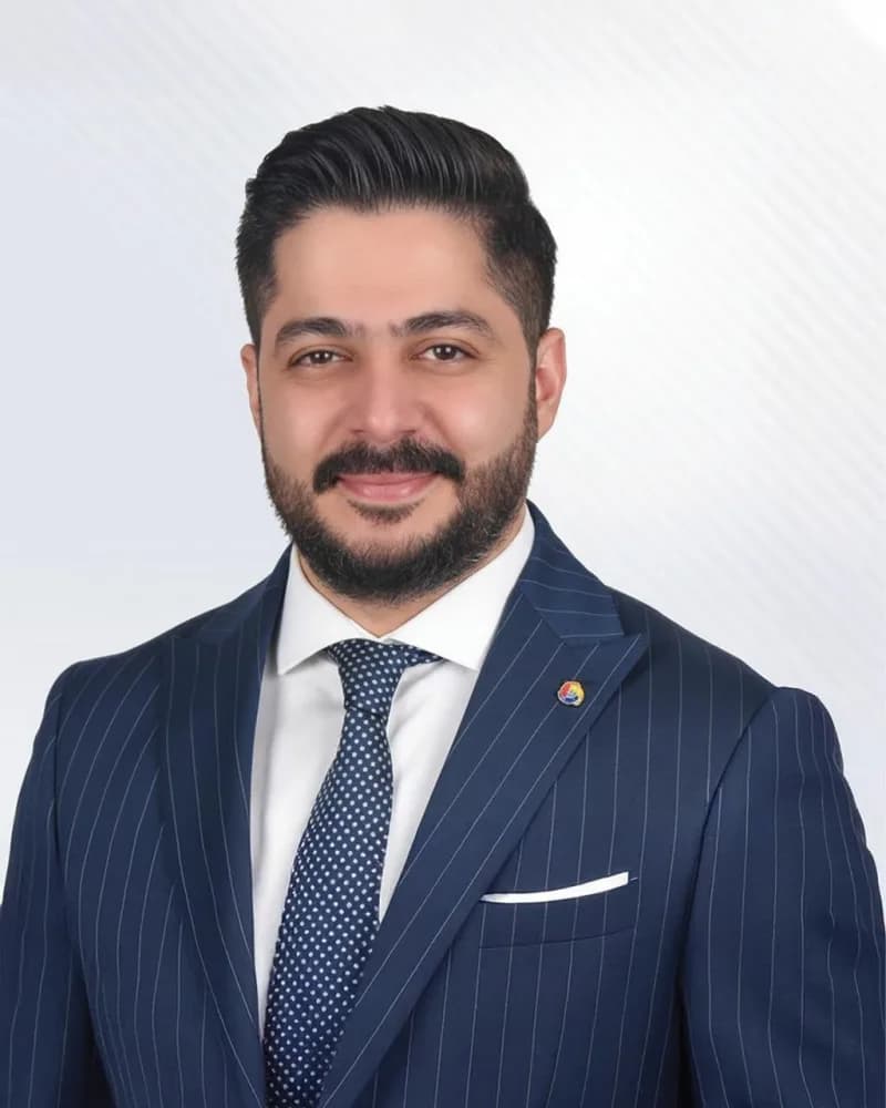 Elazığ Ticaret Borsası Başkan Adayı Şenol Arslan üyelerle görüşmeler yaparken