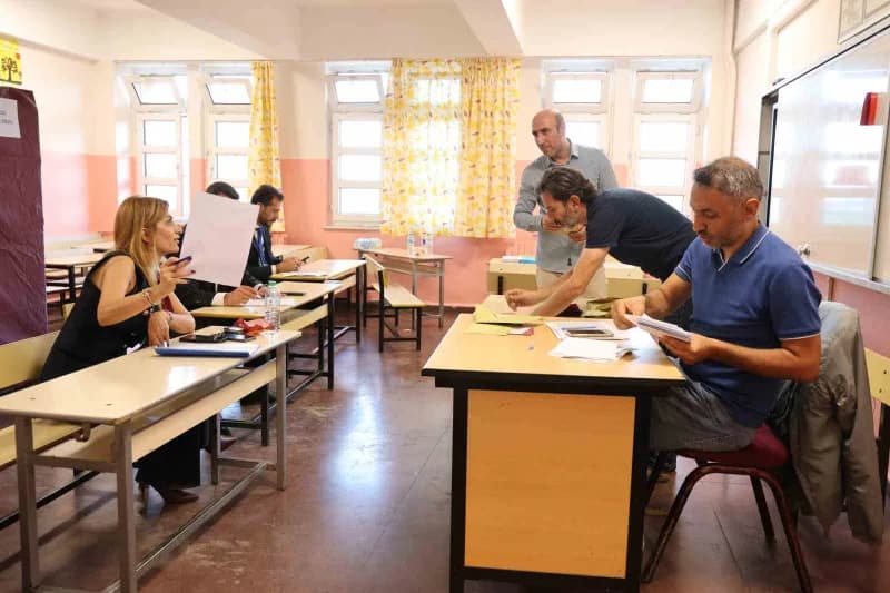 Bugün yapılan Elazığ Ticaret ve Sanayi Odası organ seçimlerinde, oy sayım işlemlerinin ardından mevcut başkan İdris Alan