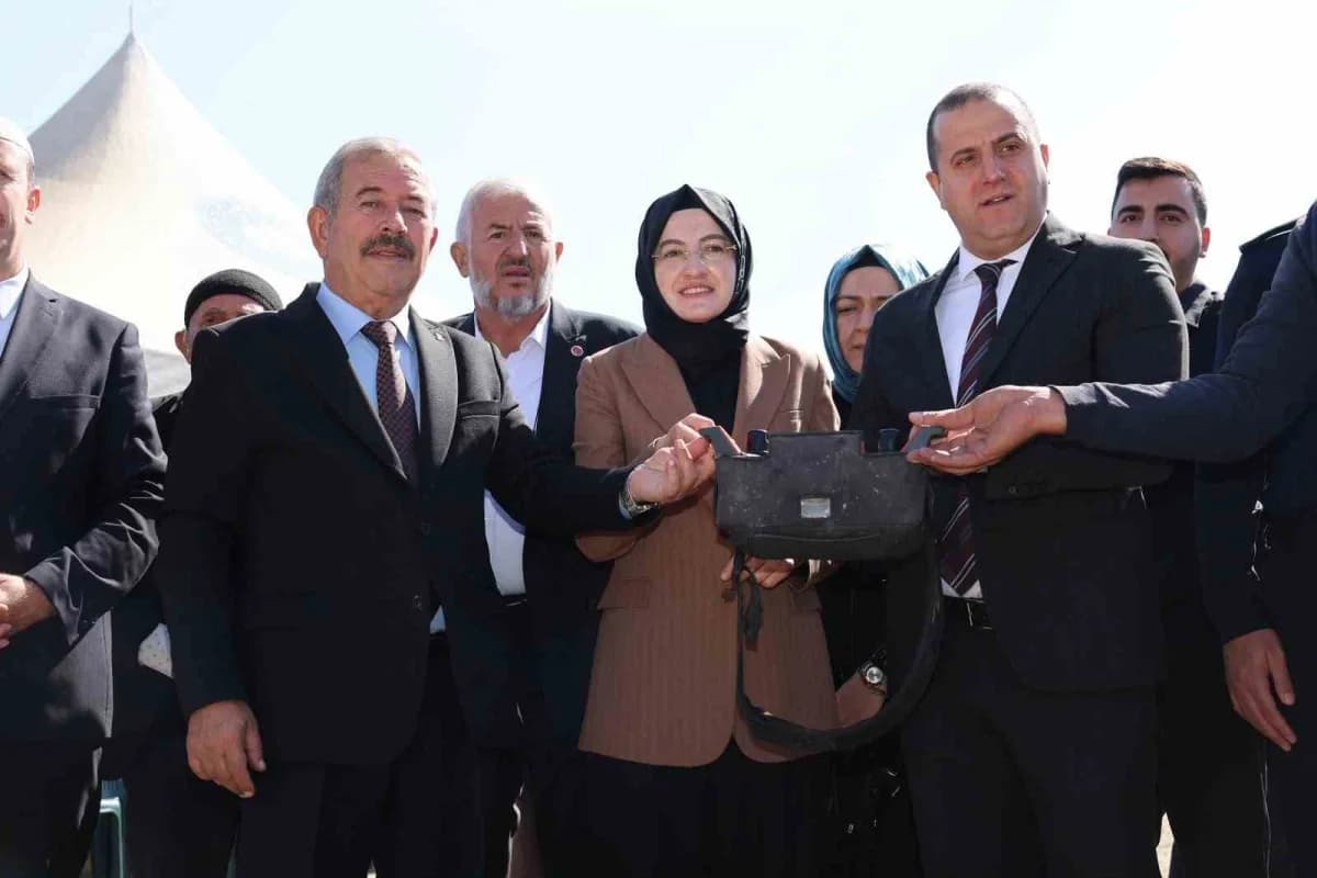 Akyurt Belediyesi Mahalle Konağı kültürünü yeni konaklar inşa ederek yaşatıyor.