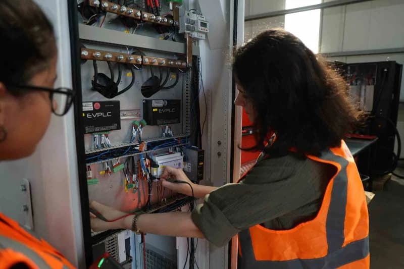Türkiye'de elektrikli araç sayısı 2026 yılının ilk 7 ayında 91 binden fazla artarak 465 bine dayanırken uzmanlar, Türkiy
