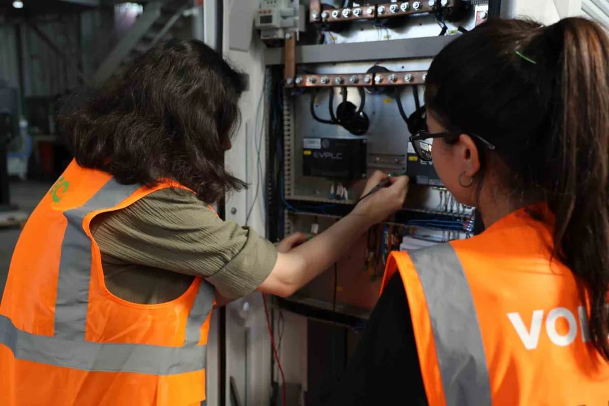 Türkiye'de elektrikli araç sayısı 2026 yılının ilk 7 ayında 91 binden fazla artarak 465 bine dayanırken uzmanlar, Türkiy