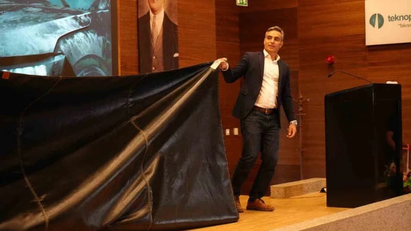 Türk mühendislerinin geliştirdiği özel yangın battaniyeleri, alevlerin yayılmasını önlemeye yönelik kullanılıyor.