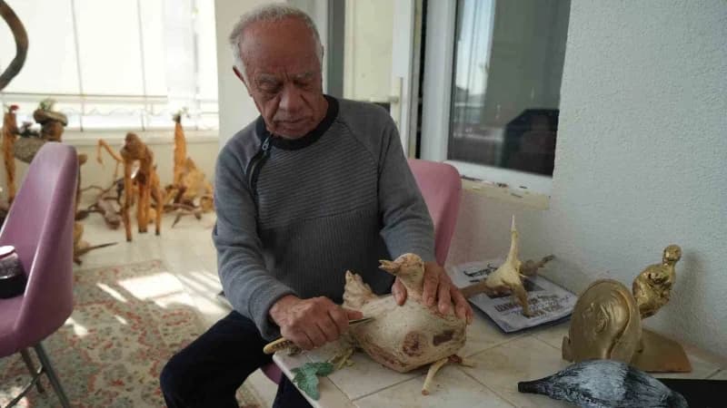 Kara, "Yaklaşık 750 eserim oldu. Yurt dışını değil ülkemizi tercih etmeyi uygun buldum. Çünkü benim