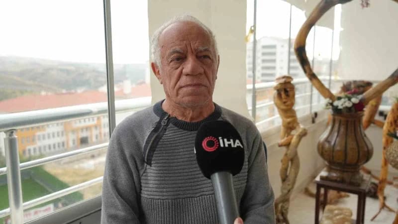 Yurt dışında kalmasını ve orada eserlerine devam etmesi teklifine rağmen kendi ülkesini seçen Rıza K