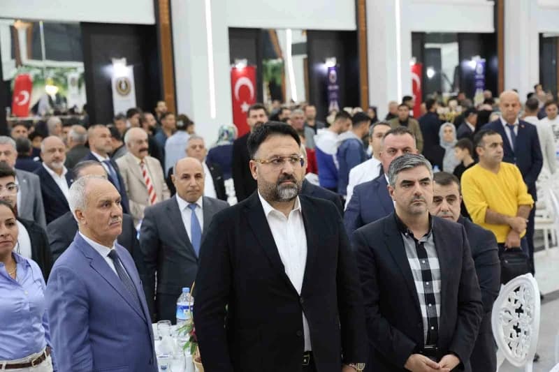 Diyarbakır'da Şehit Aileleri ve gaziler için dayanışma ve onur yemeği verildi.