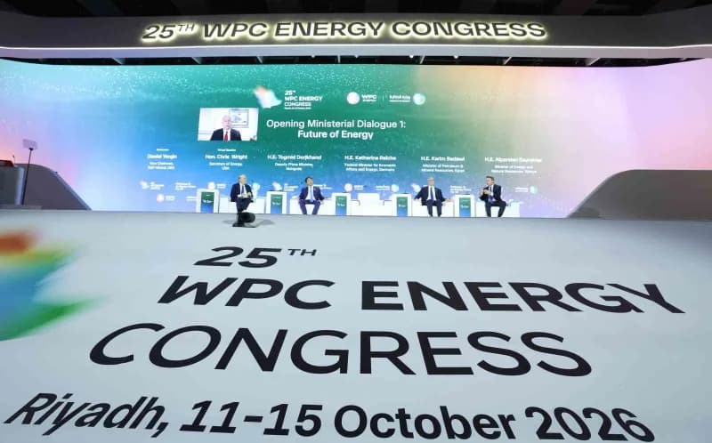 Enerji ve Tabii Kaynaklar Bakanı Alparslan Bayraktar, Suudi Arabistan'da gerçekleştirilen "Enerjinin Geleceği" temalı Dü