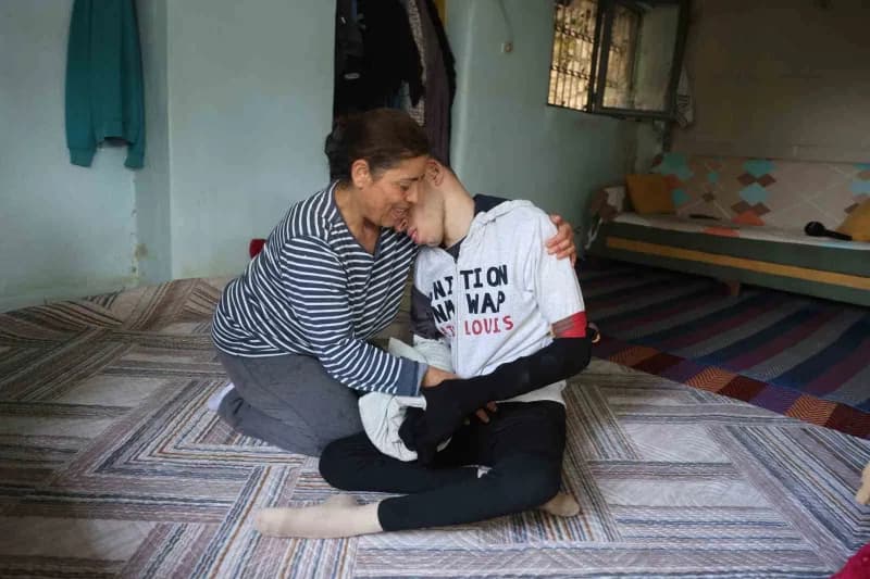 Cengiz Atıcı ve annesi